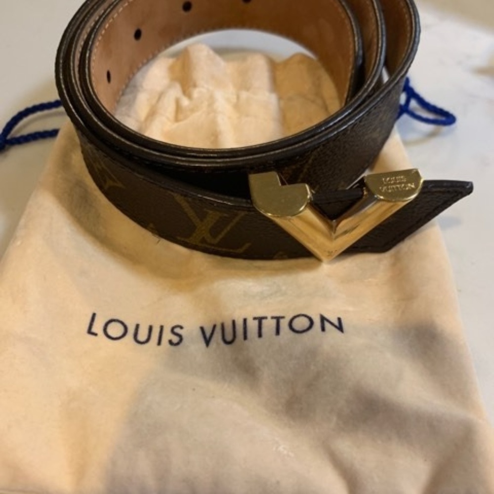 Authentic Louis Vuitton Essential V 30MM Belt